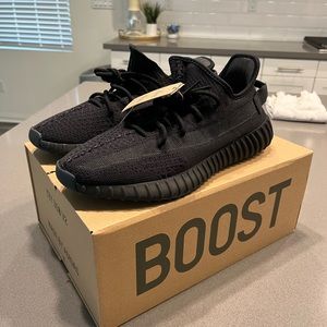 Yeezy Boost 350 V2 Originals in Onyx size 10.5